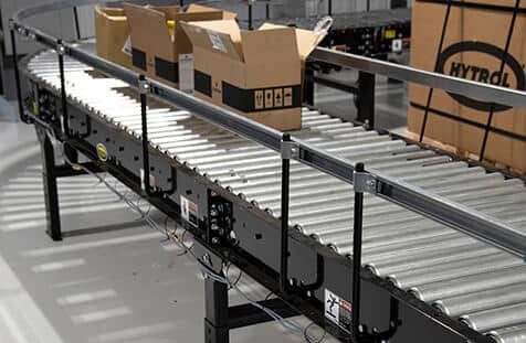 Accumulating pallet conveyor